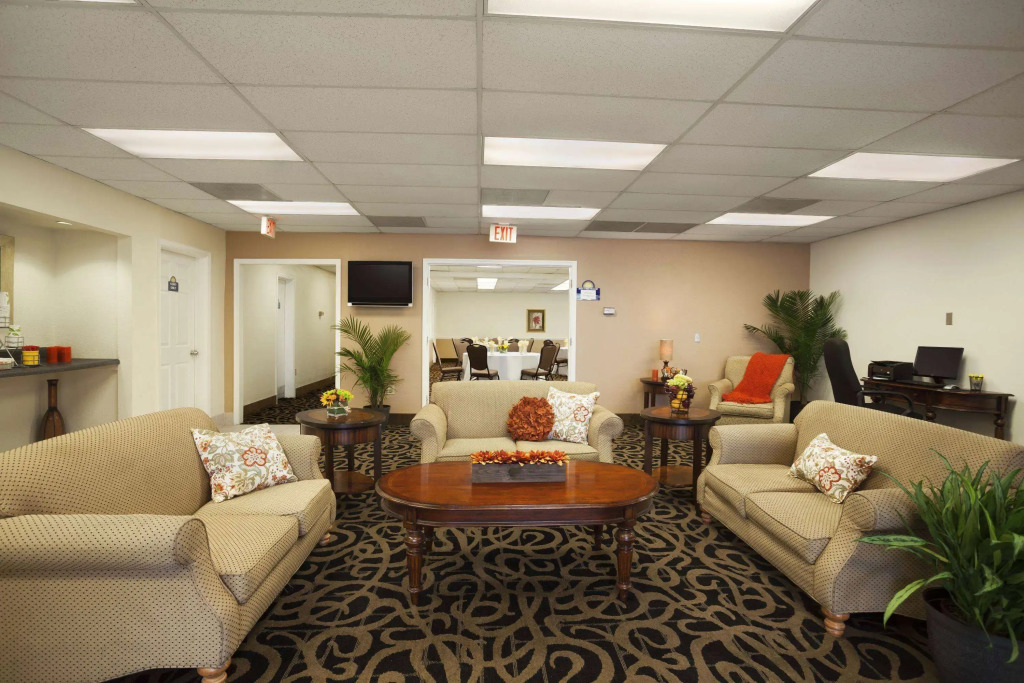 Days Inn Alexandria by Wyndham