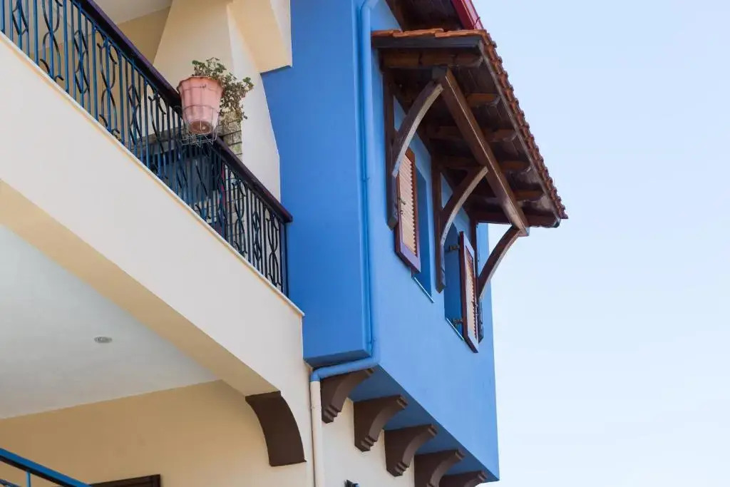 Roxanis Apartments