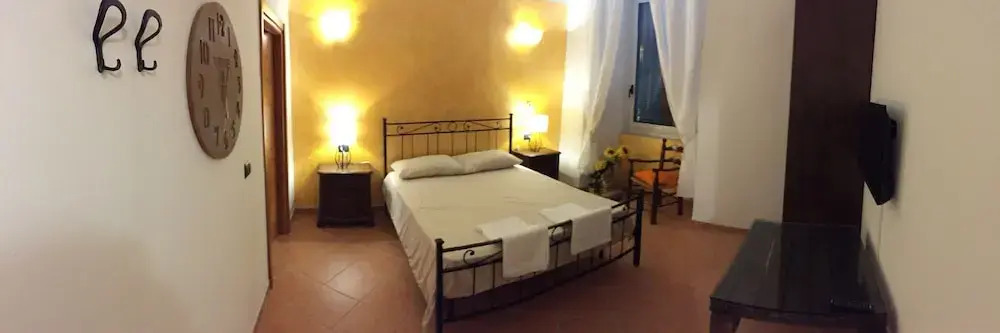 Guest House Virginias Rooms-Private free Parking and Top Carignano District