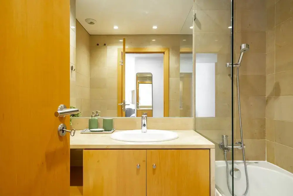 Panoramic Living W/ Elevator, Ac, Garage Perfect For Families & Business Travellers