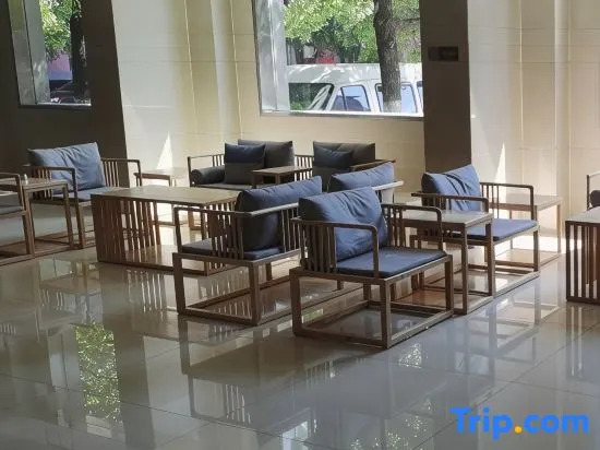 Qingmu Hotel (Yixing High-speed Railway Station)