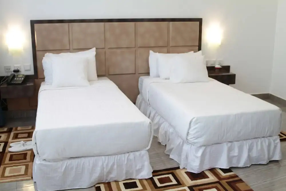 Cozy safari hotel by Signature