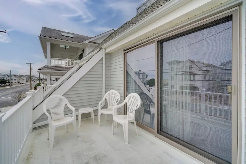 Steps to Beach: Townhome w/ Balcony in Ocean City