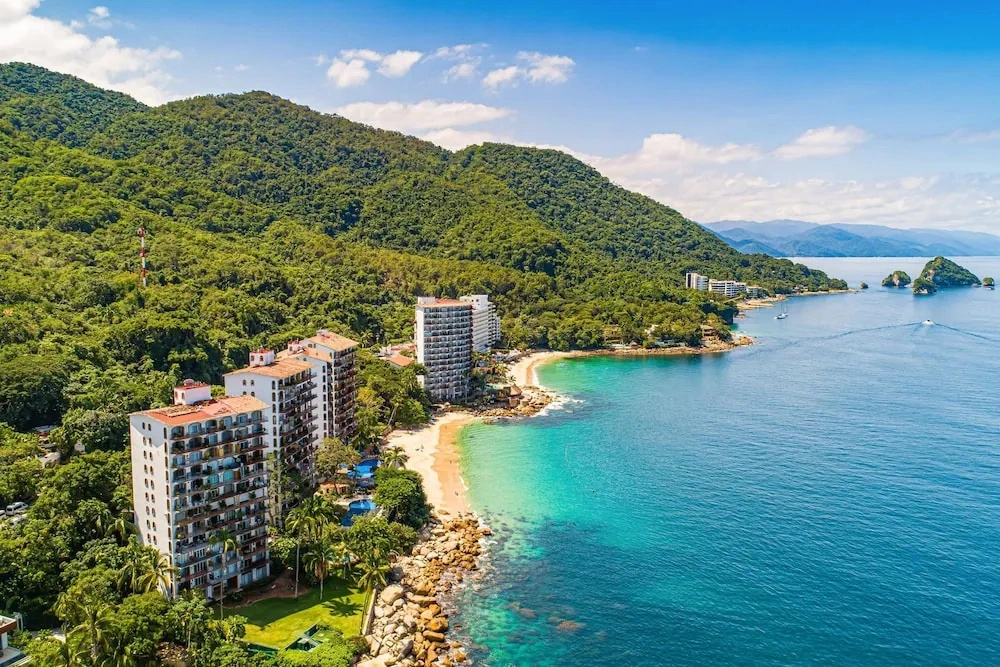 Charming Beach Apartment With Pool and Beach Access, Full Kitchen and Wifi