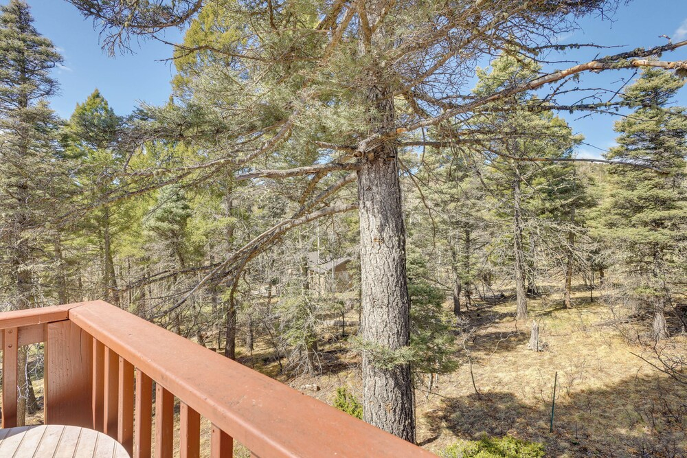 Mtn-view Deck: Cabin Getaway in Angel Fire