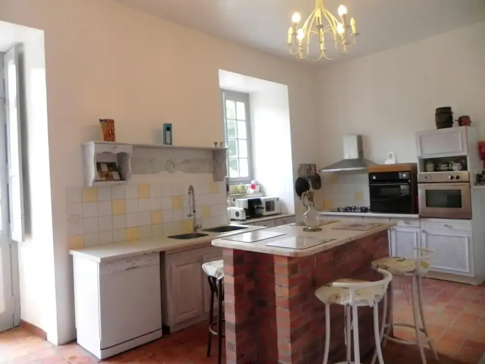 Mansion With 5 Bedrooms in Poligné, With Private Pool, Furnished Garde