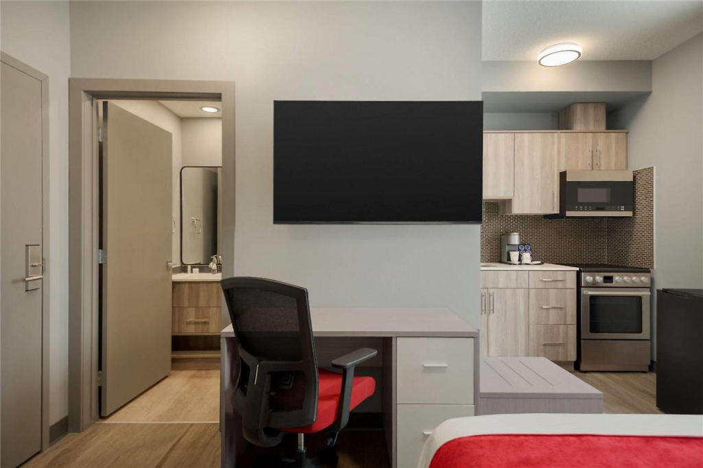 Ramada by Wyndham West Edmonton Hotel & Suites