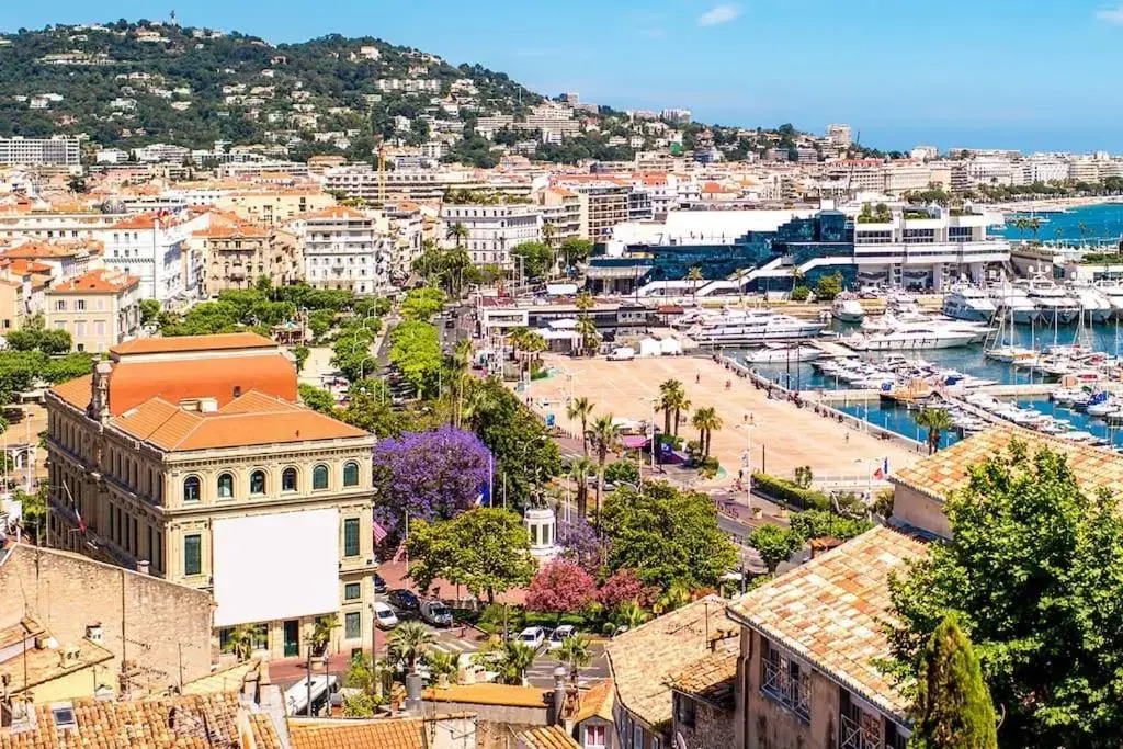 new 2P 5min from beach and Festival Palais