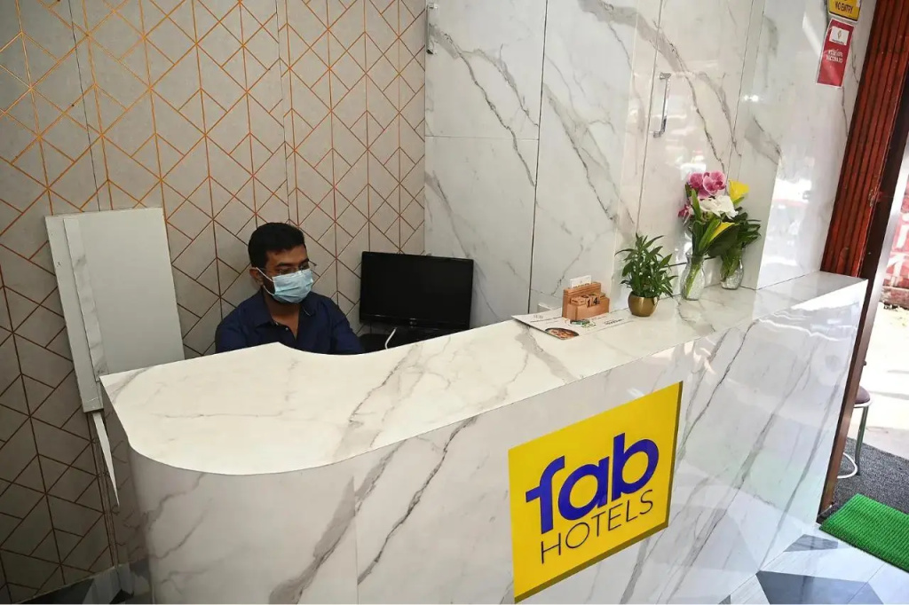 Fabhotel Golden Bliss