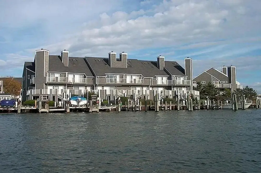 Harbour Island 45g 2 Bedroom Townhouse by RedAwning
