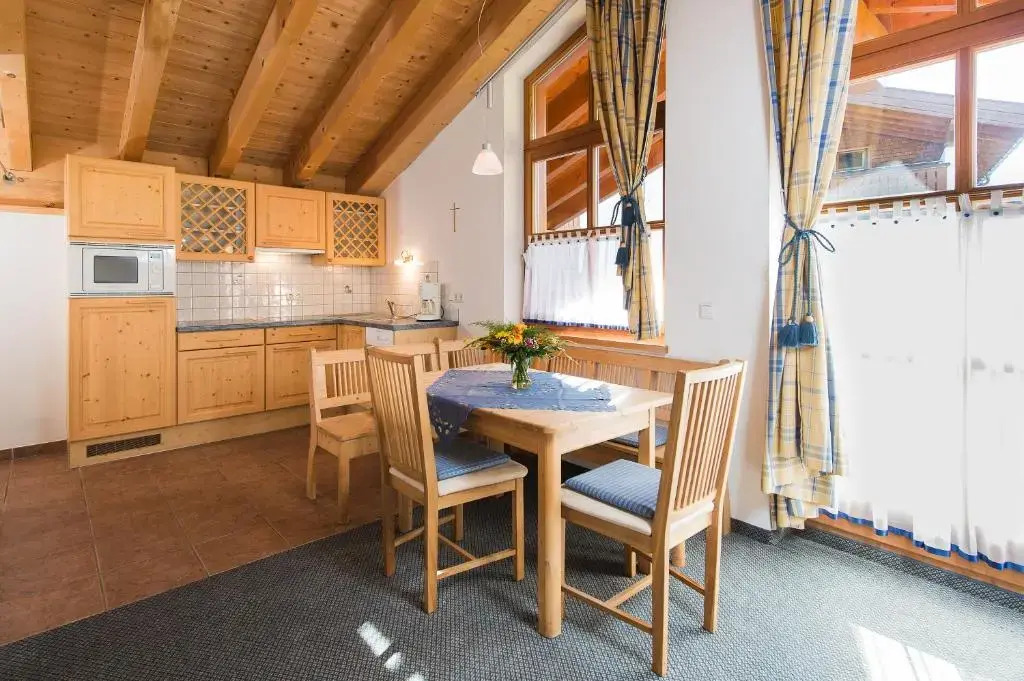 Gasthaus & Pension Alphorn