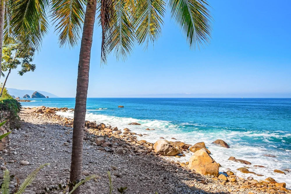 Beachfront Dream Retreat With Pool, Tennis & gym Access - Washer/dryer, AC