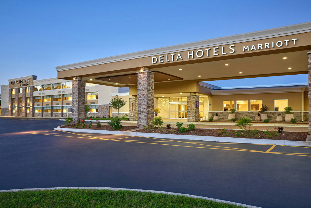 Delta Hotels by Marriott Chicago Willowbrook