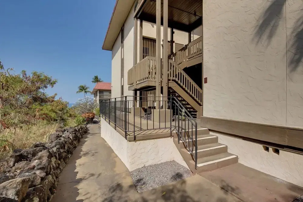 Kailua-kona Condo: Steps to Beach & Downtown!