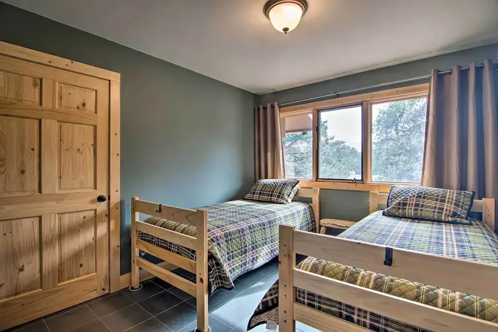 Estes Park Home w/ AC - 1/2 Mi to Lake & Downtown!