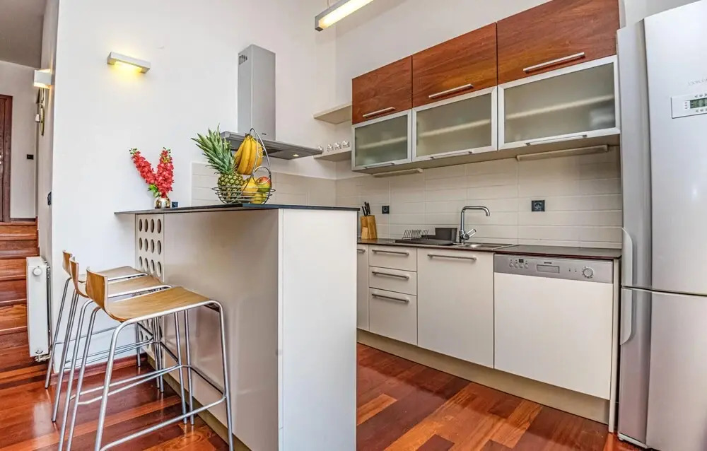 4 Bedroom Stunning Home In Brodarica