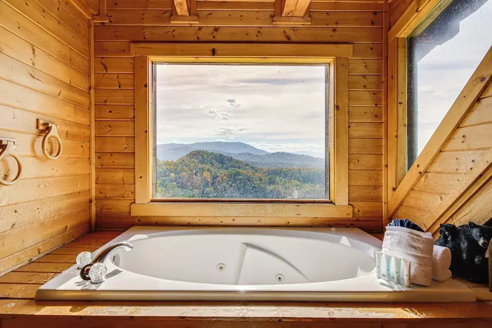 Mountain-view Deck Oasis: Cabin Near Attractions