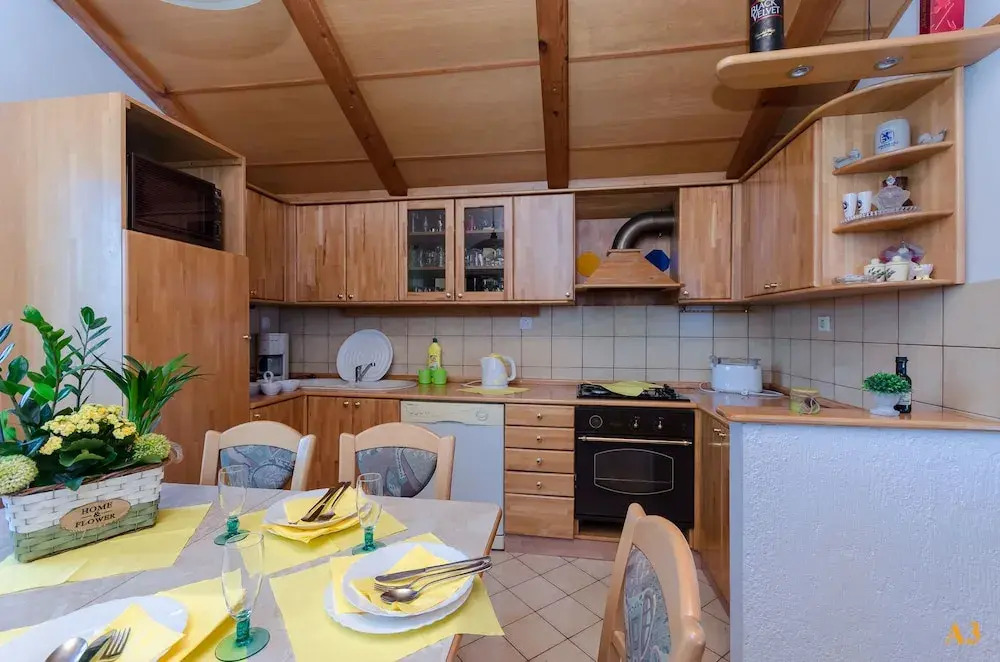 Apartments and Room Drazen