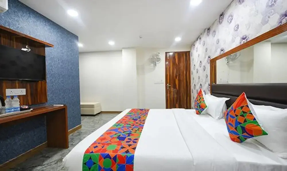 Fabhotel Mona Continental