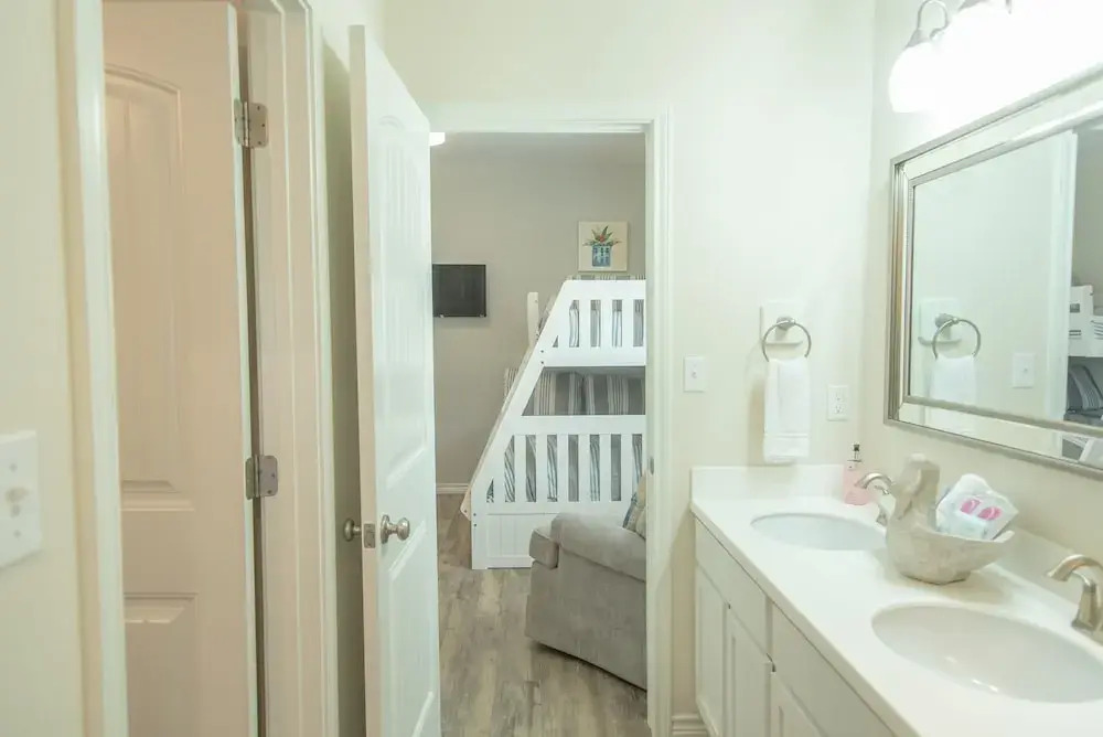 Breezy Beach House 3 Bedrooms 2.5 Bathrooms Condo