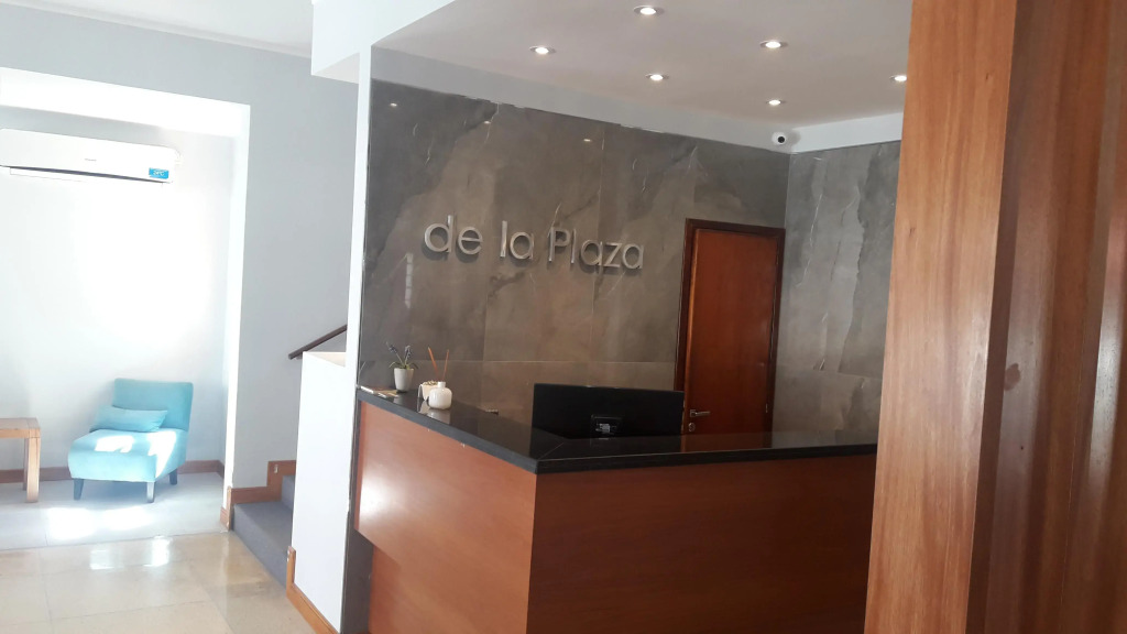 De la Plaza Hotel y Apart