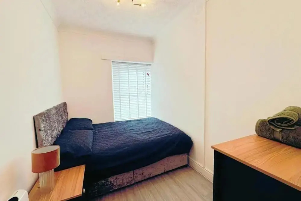 Stylish 1 Bedroom Flat Near Bridgend Town Centre