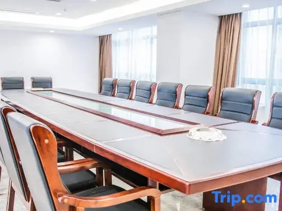 Fengyang Xinmilan International Business Hotel