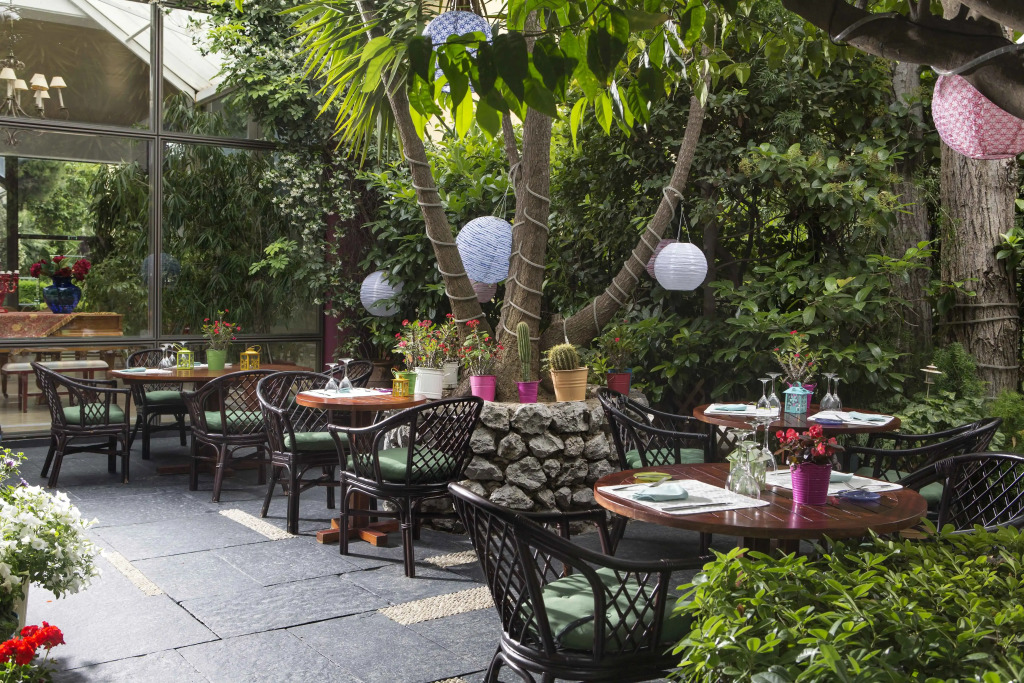 Dionysos Hotel