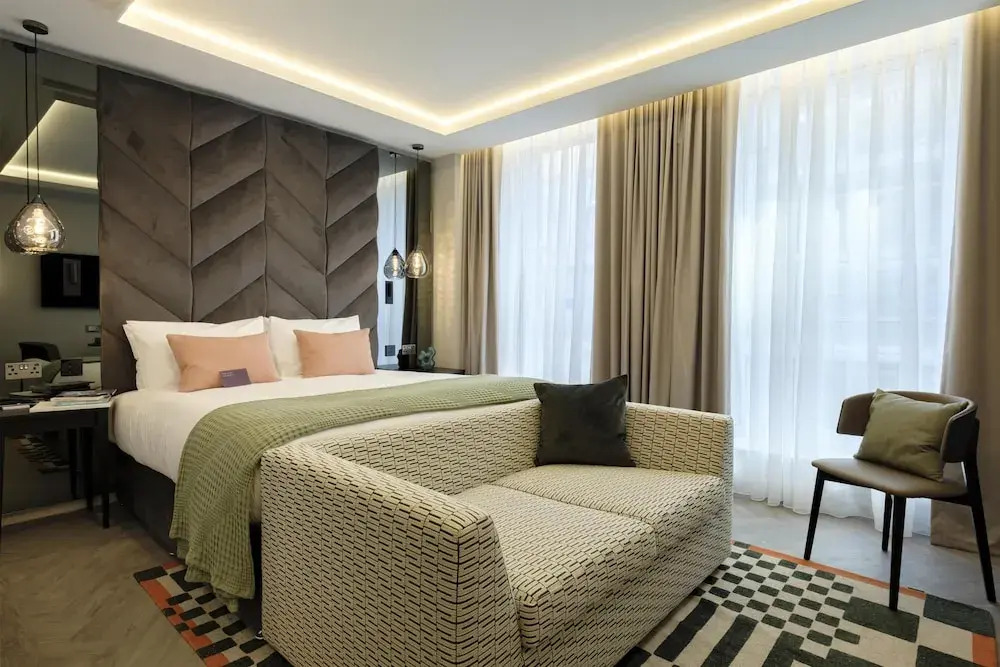 The Wellington Glasgow by Adina