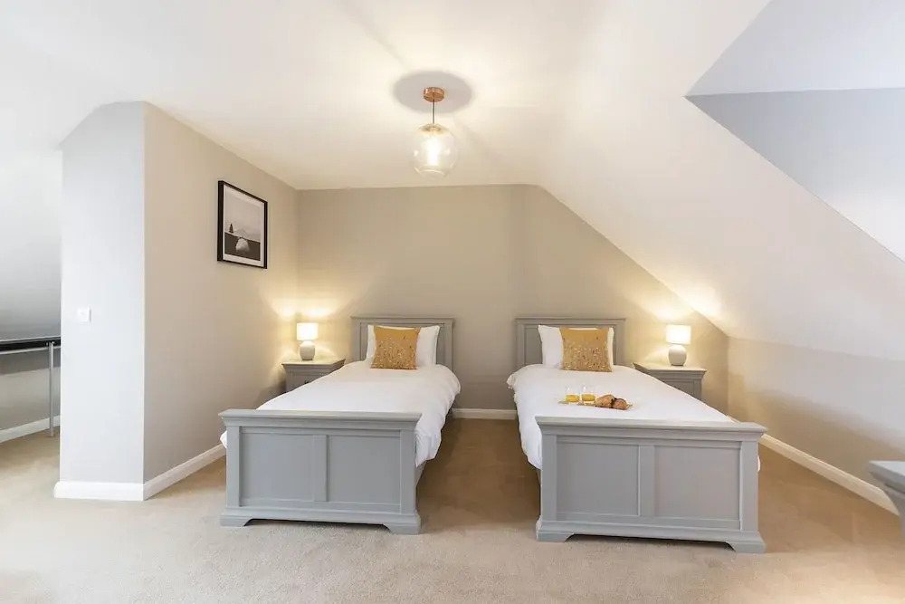 Elliot Oliver Cotswold Style 4 Bed House