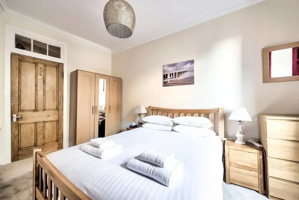 Bright And Airy City Centre Apartment