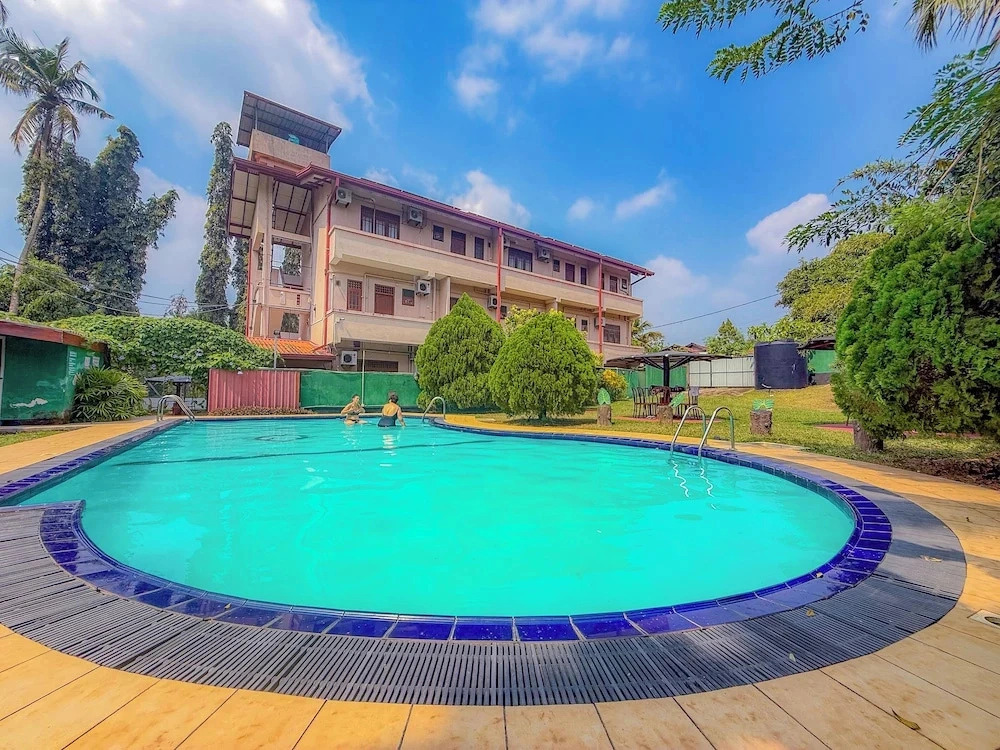Green View Hotel