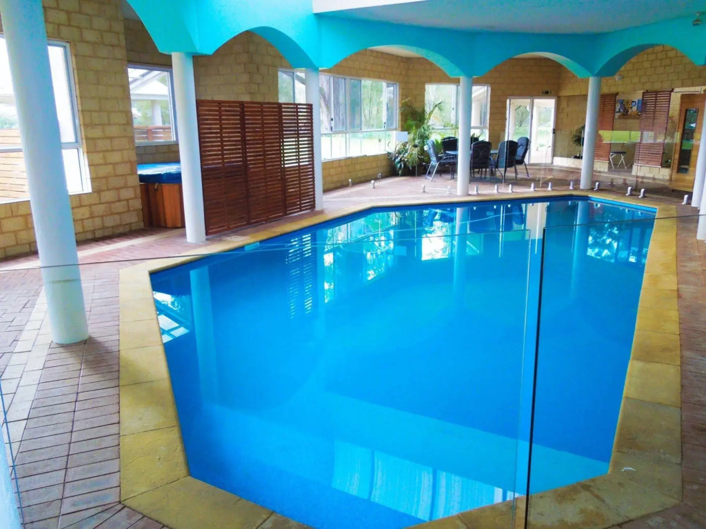 Inn The Tuarts Guest Lodge