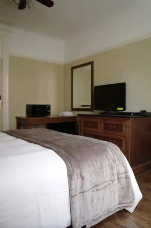 Yale Hotel