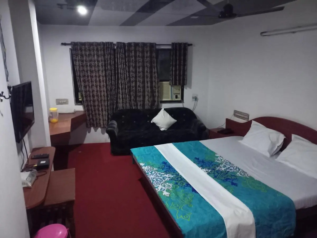 Hotel Dhruv Palace
