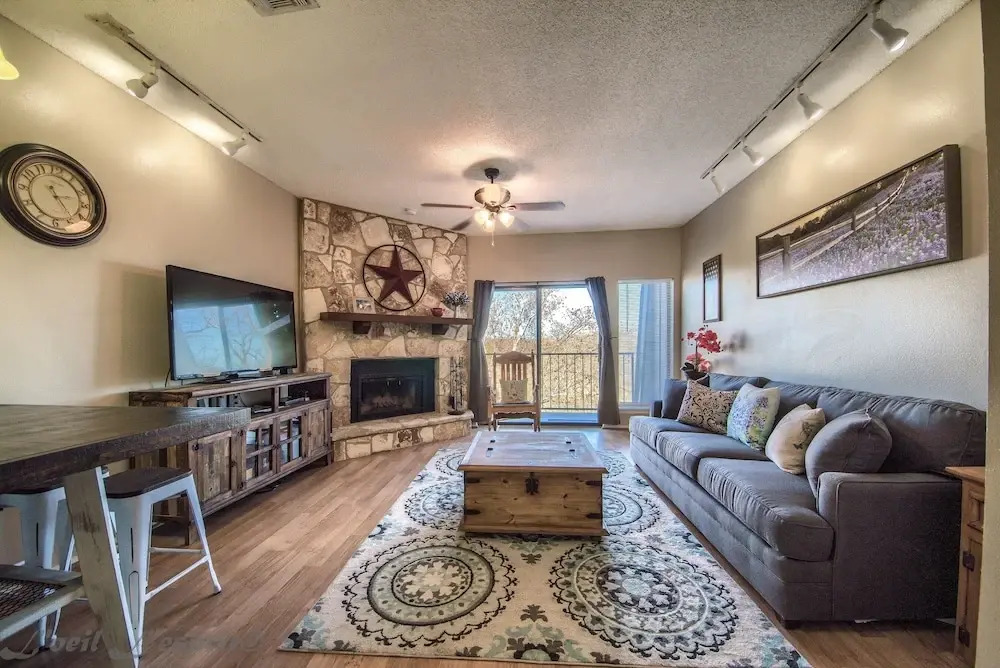 Seele Street River B11 2 Bedroom Condo by RedAwning