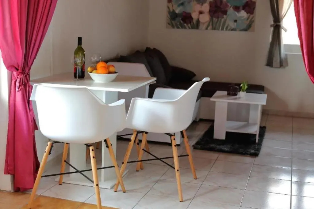 Apartments More - 300 m from beach