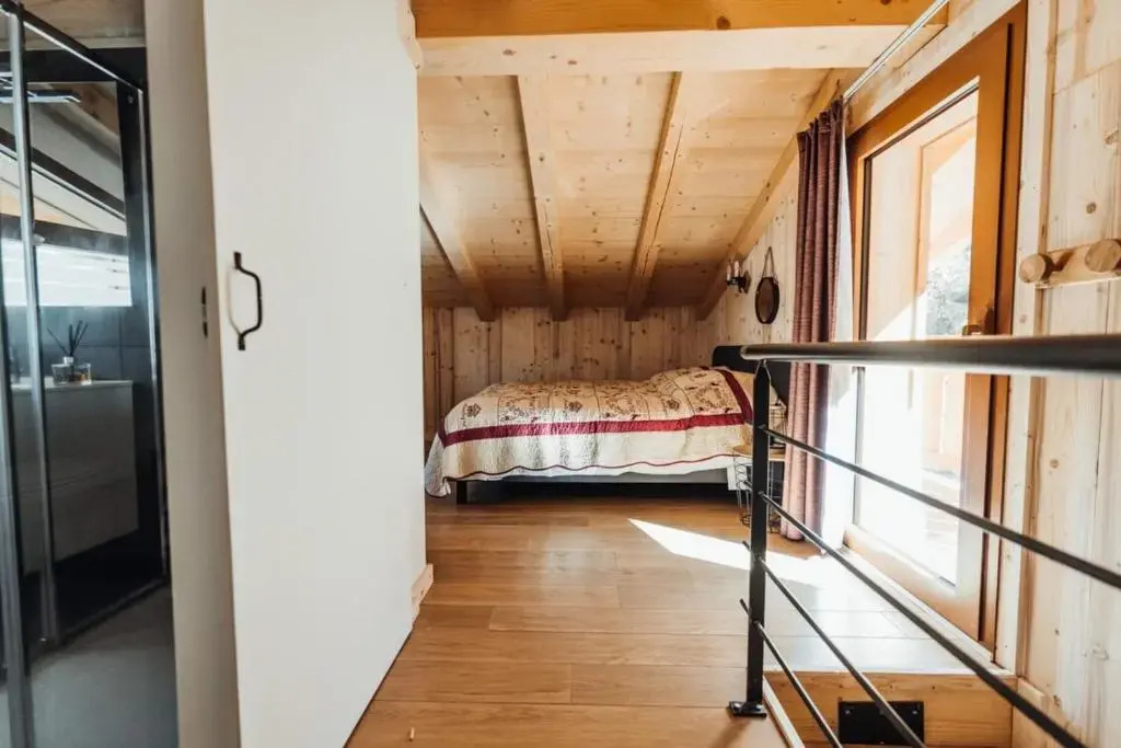 Chalet with mountain view and 2 min walk from the city center
