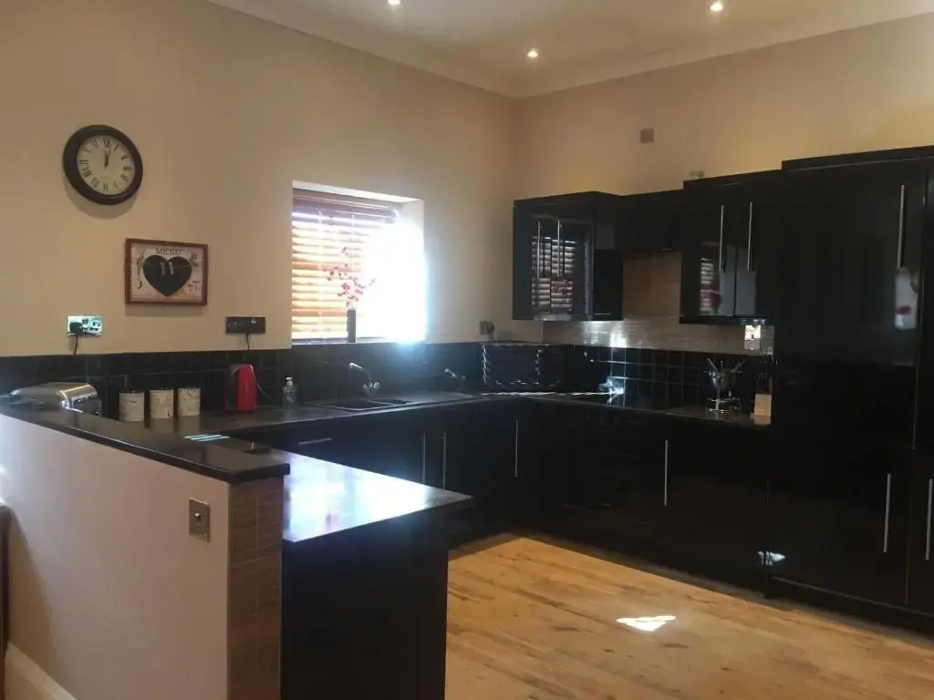 Suffolk Retreats for up to 24 Guests With hot tub