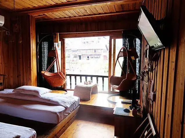 Fenghuang Renjia Stilted Building Chinese Inn