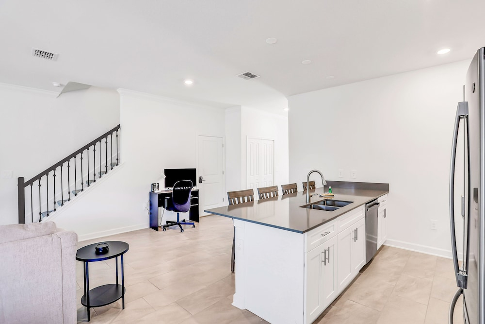 Updated Townhome With an Enclosed Pool, Five Bedrooms, W/D - Close to Everything
