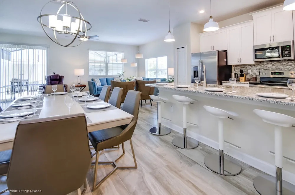 5 Bedroom House for 10 at Storey Lake