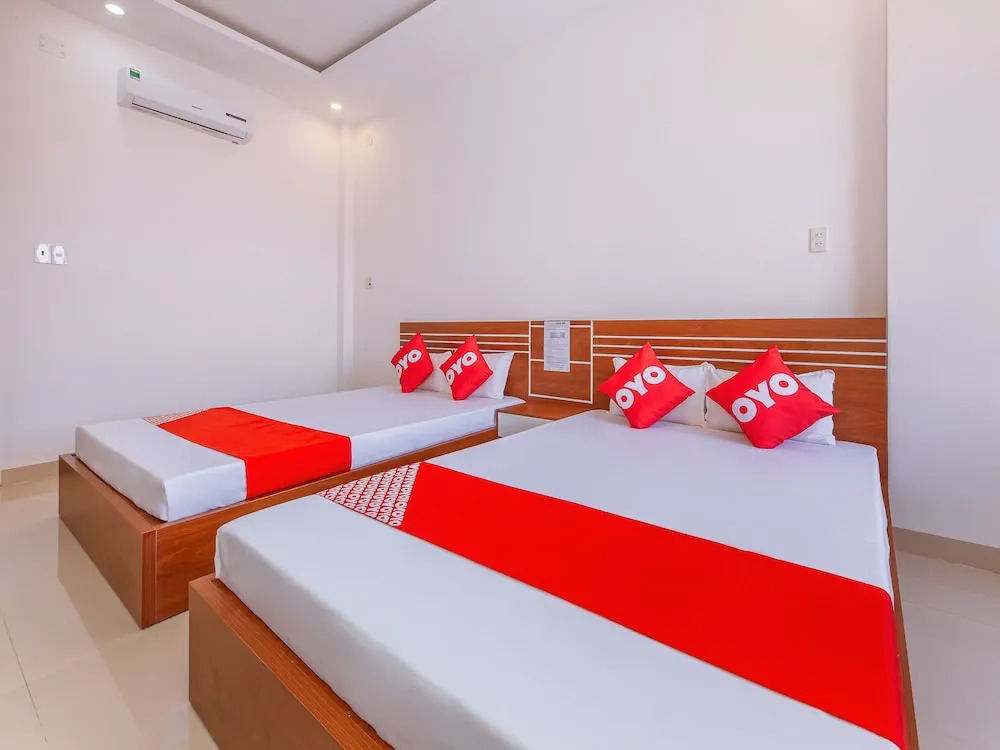 Hoang Giang Hotel by OYO Rooms