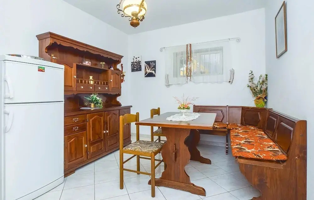 Amazing Home in Omis With Wifi and 4 Bedrooms