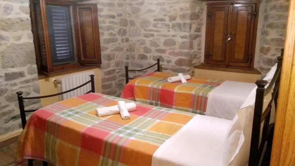 Charming house with shared pool in Caprese Michelangelo