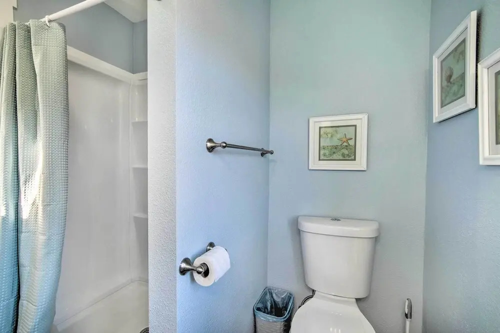 Gold Beach Home w/ Hot Tub, 1/4 Mi to Beach