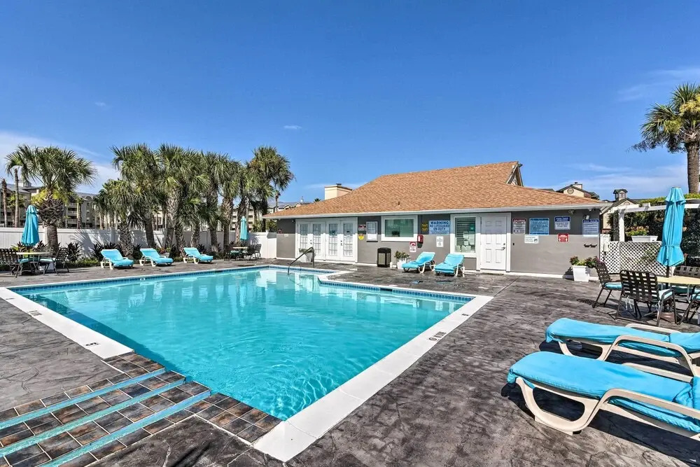 Refreshing Galveston Condo w/ 2 Balconies!