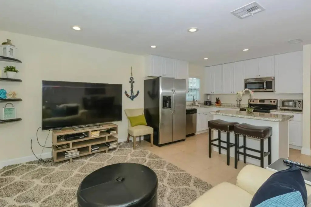 Lovely Cottage near the Beach and Downtown Sarasota