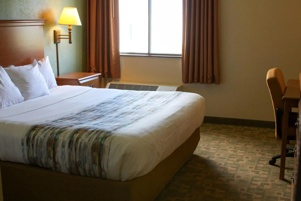 Barker's Island Inn Resort