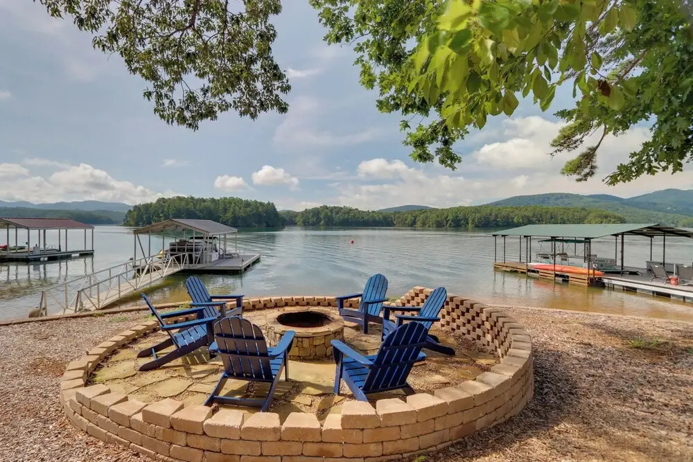 Mountain View Cabin on Lake Blue Ridge: Hot Tub